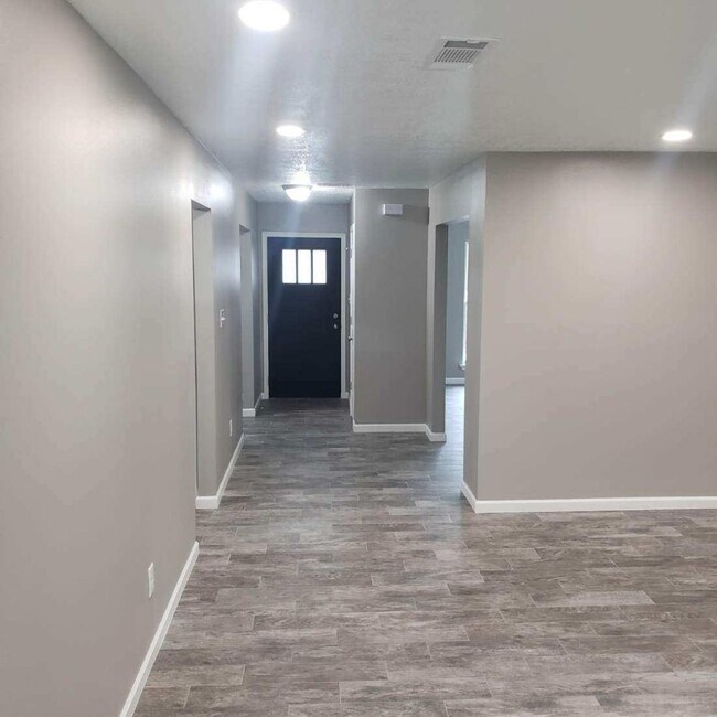 Foto del edificio - 5681 Alford Oaks Dr