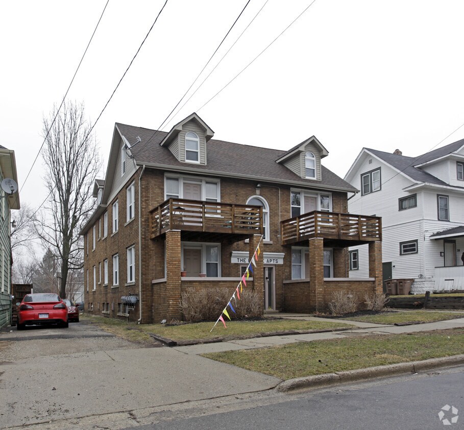Building Photo - 32-34 Augusta Ave