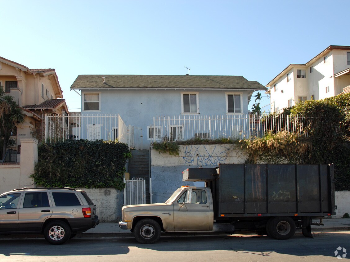 Primary Photo - 4840 Mascot St