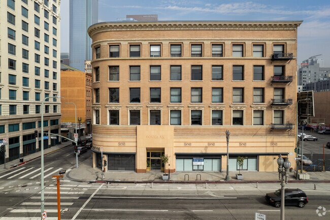 Fachada orientada al este - Douglas Building Lofts