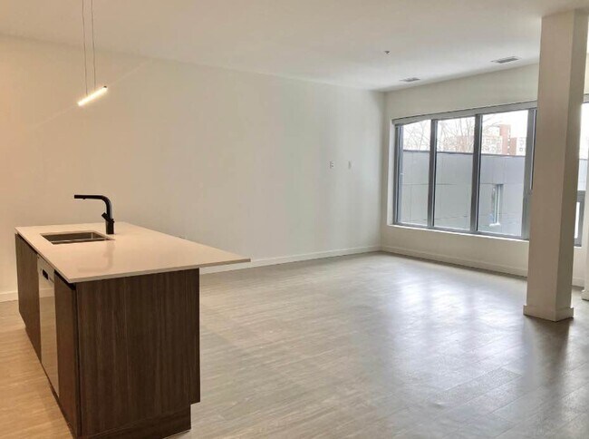 Photo du bâtiment - 5601-5601 Fenwick St