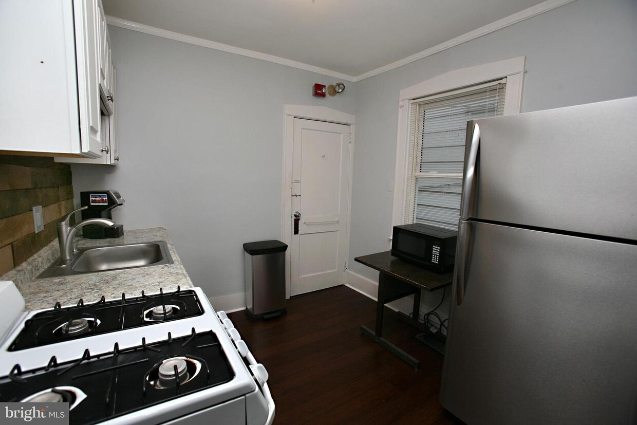 20 Haddon Ave, Haddon Township, NJ 08108 Room for Rent in Haddon