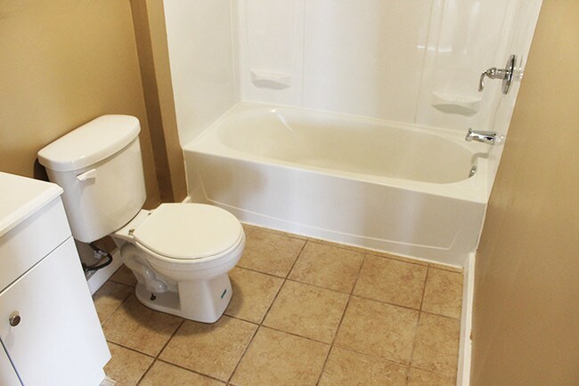 Building Photo - 2 Bedroom 1.5 Bath Rental Home
