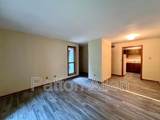 Building Photo - 580 Courtwood Ln