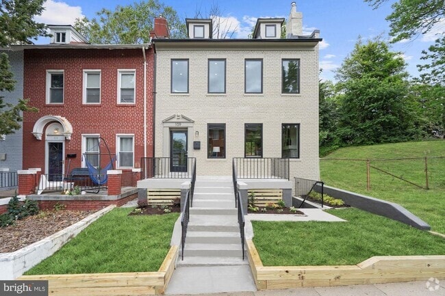 Building Photo - 109 Webster St NW