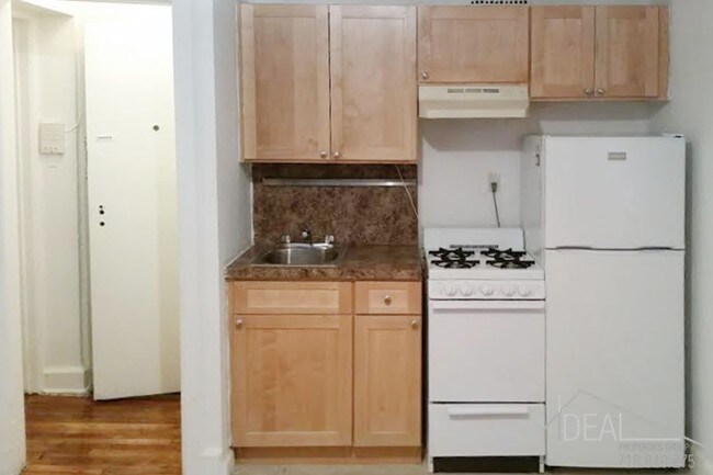Building Photo - Junior 1BR in Historic Brooklyn Heights!