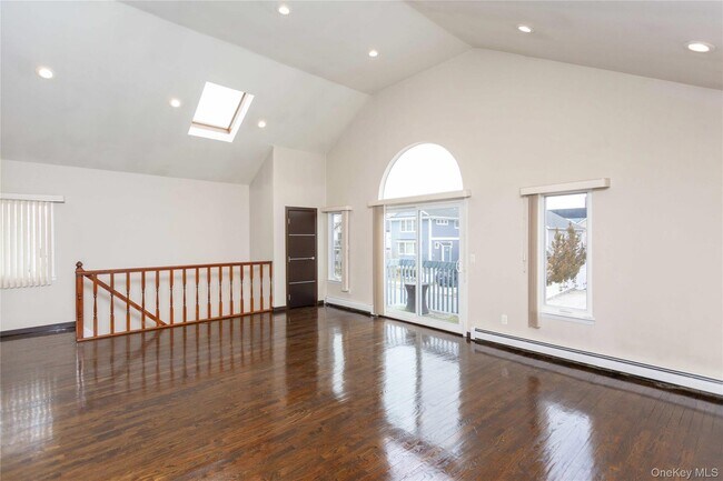 Foto del edificio - 428 E Harrison St