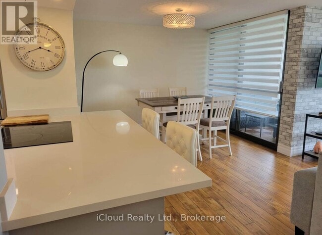 Building Photo - 1333 Bloor St