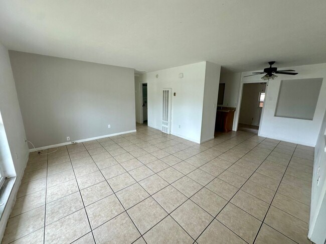 Foto del edificio - Check Out This Affordable and Centrally Located Deltona Property For Lease!