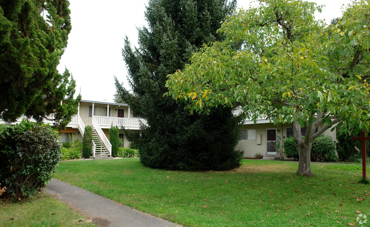 Building Photo - 220 Brookwood Ave