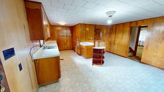 Foto del edificio - Crestview Schools- Country living, large yard
