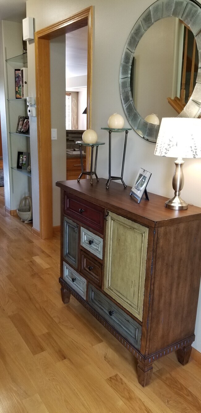 Foto del edificio - 4385 E Court St