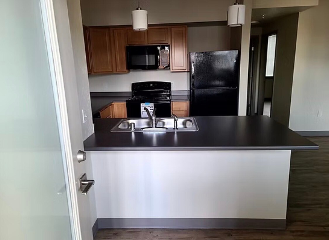 Building Photo - 107 Excel St