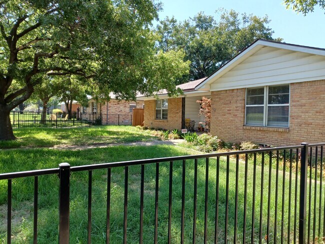 Building Photo - 11317 Lochwood Blvd