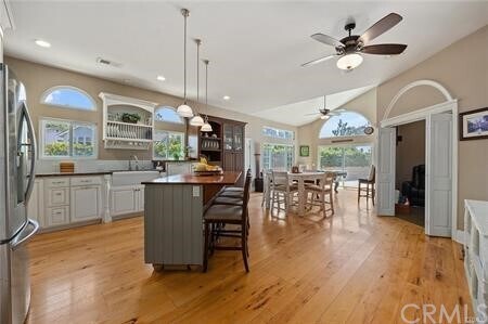 Building Photo - 225 Roundtree Ct