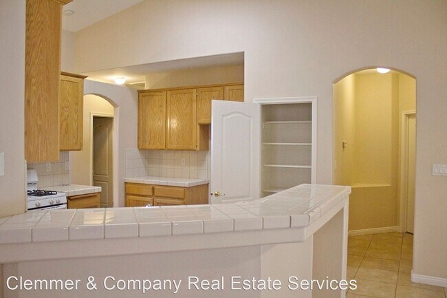 Building Photo - 4 br, 2 bath House - 5012 Vista Del Mar Ave.
