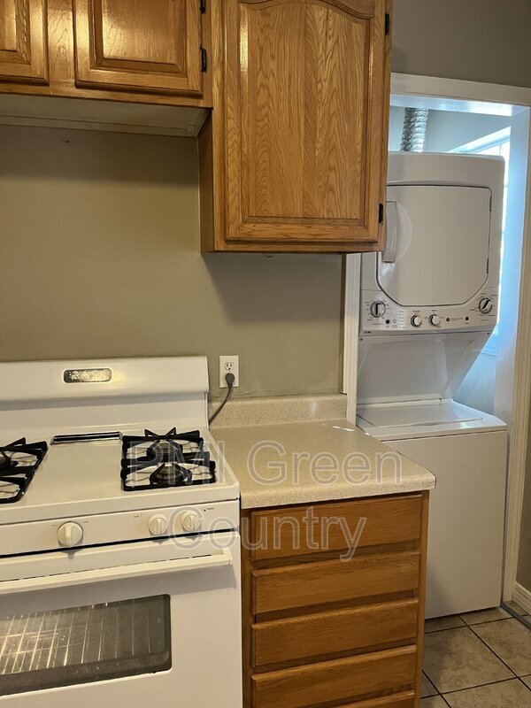 Building Photo - 408 S 48th W Ave