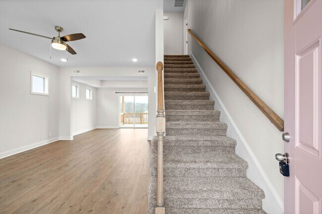 Building Photo - Pet Friendly Three Bedroom!