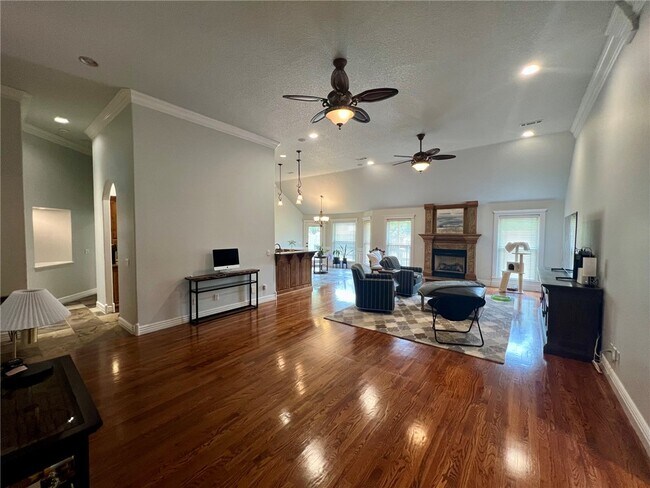 Foto del edificio - 1450 Whippoorwill Ln