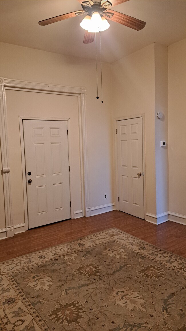 Foto del edificio - 2215 Brookfield Ave