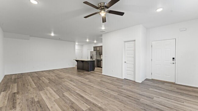 Building Photo - "Spacious 4-Bedroom Duplex with 4.5 Baths ...