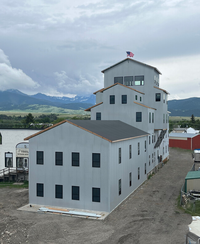 Acceso a Park St. - Yellowstone Granary