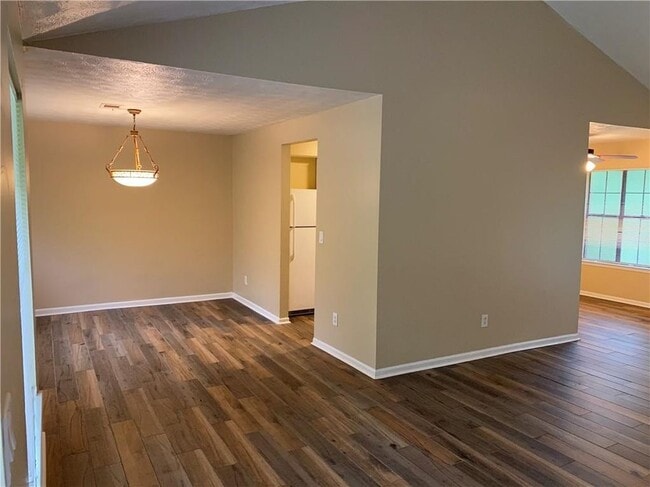 Building Photo - 3913 McGill Dr