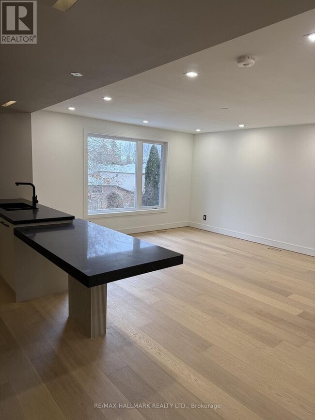 Building Photo - 189 Lloyd Ave