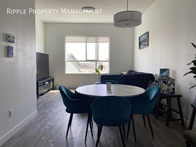 Building Photo - WONDERFUL 2 BEDS/ 2.5 BATHS TOWNHOUSE