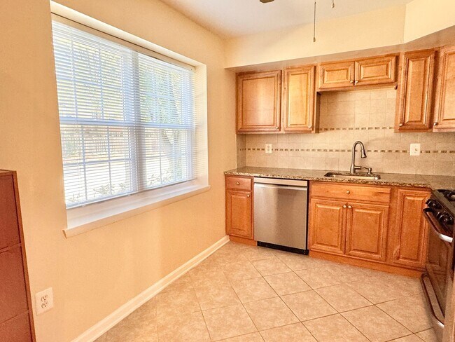 Foto del edificio - Beautifully updated 3BR/2.5BA townhome in Dale City!