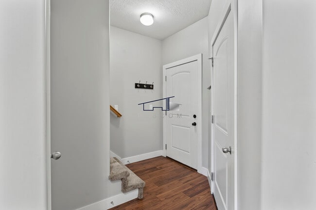 Building Photo - 2071 Madie Ln