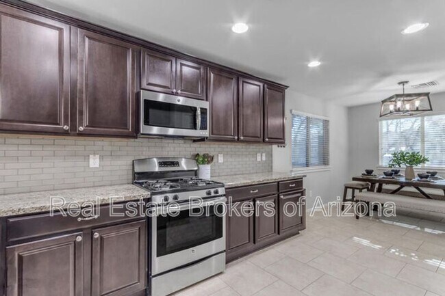 Foto del edificio - 2220 E Stacey Rd