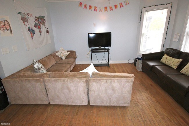 Foto del edificio - 7 br, 4 bath House - 718 Arbor St