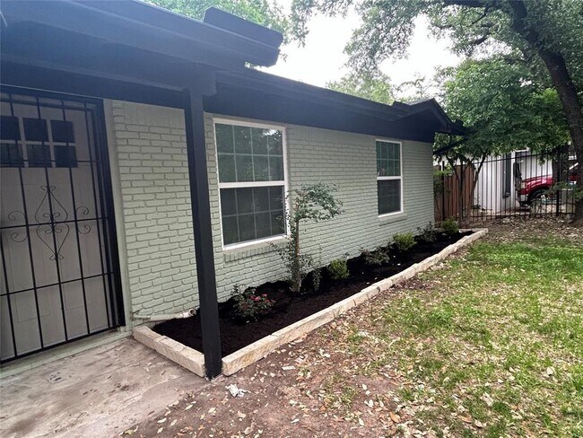 Foto del edificio - 100 White Oak Dr