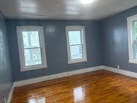 Foto principal - 15 Mendon St