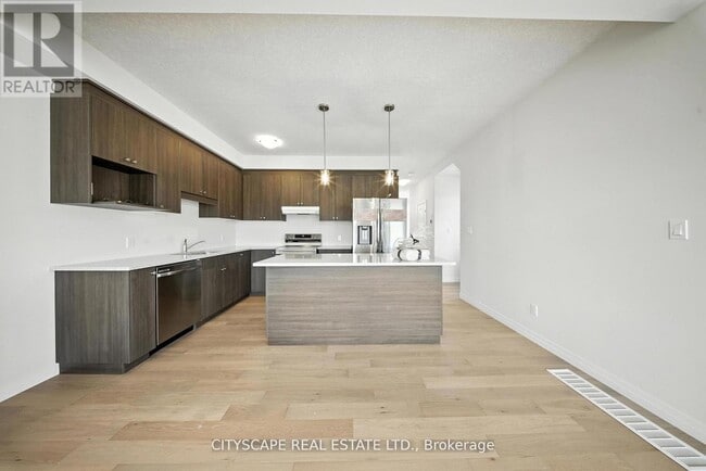 Building Photo - 39 Rivergreen Cres