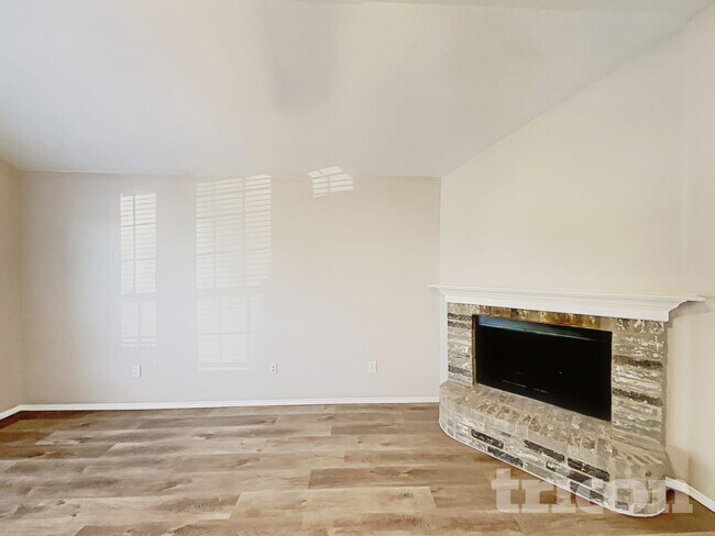 Building Photo - 1600 Bob Dr