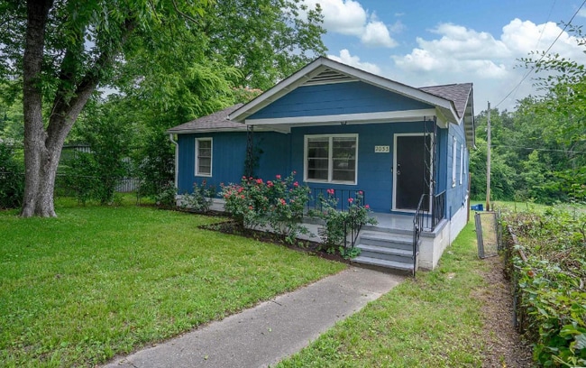 Building Photo - 2033 E Lake Blvd