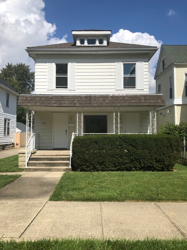 Front - 620 W Walnut St