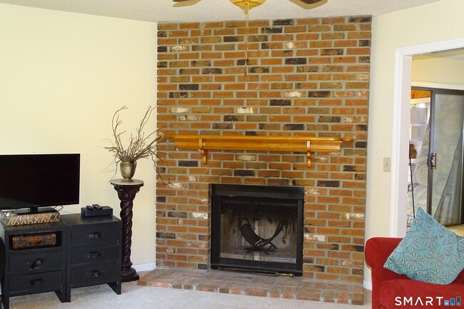 Foto del edificio - 124 Village Ln