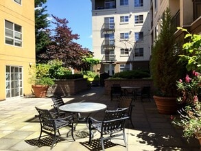 Building Photo - 118 107th Ave NE
