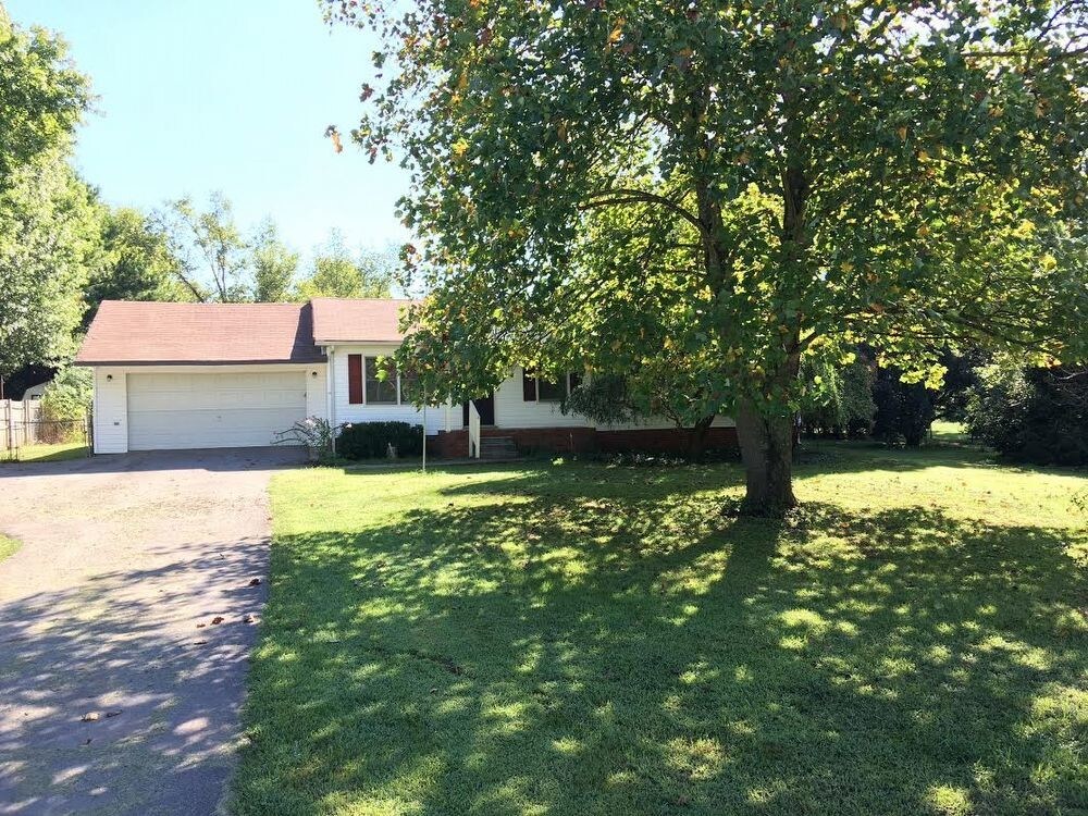 Primary Photo - 3 bedroom 2 bath w/ a game room