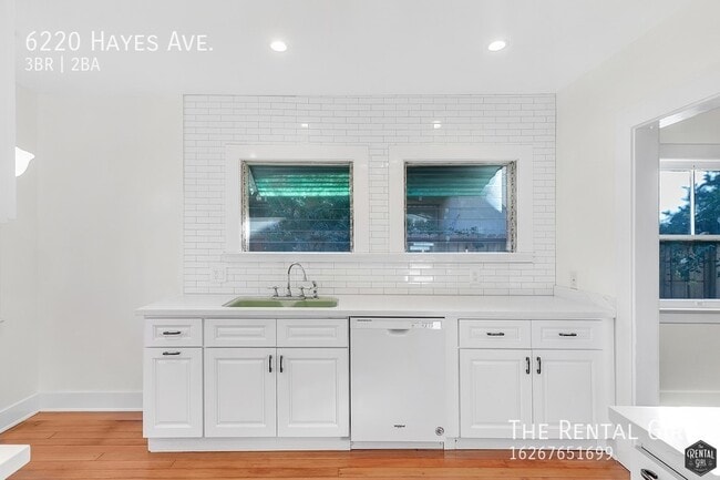 Building Photo - Restored Three-Bedroom Gem in Highland Par...