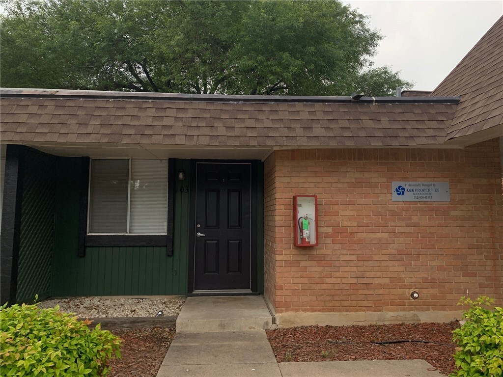Primary Photo - 2211 Richcreek Rd