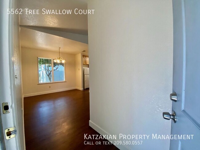 Foto del edificio - 5562 Tree Swallow Ct