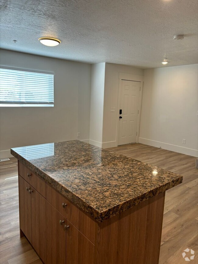 Building Photo - 429 Cheyenne Dr