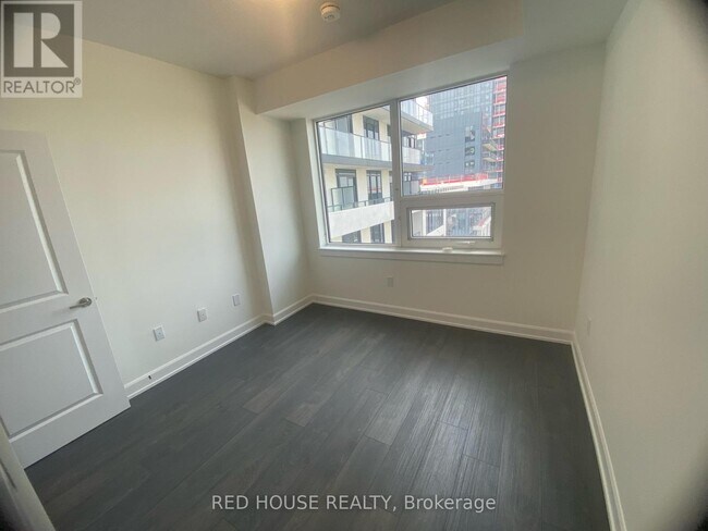 Photo du bâtiment - 3200 William Coltson Ave