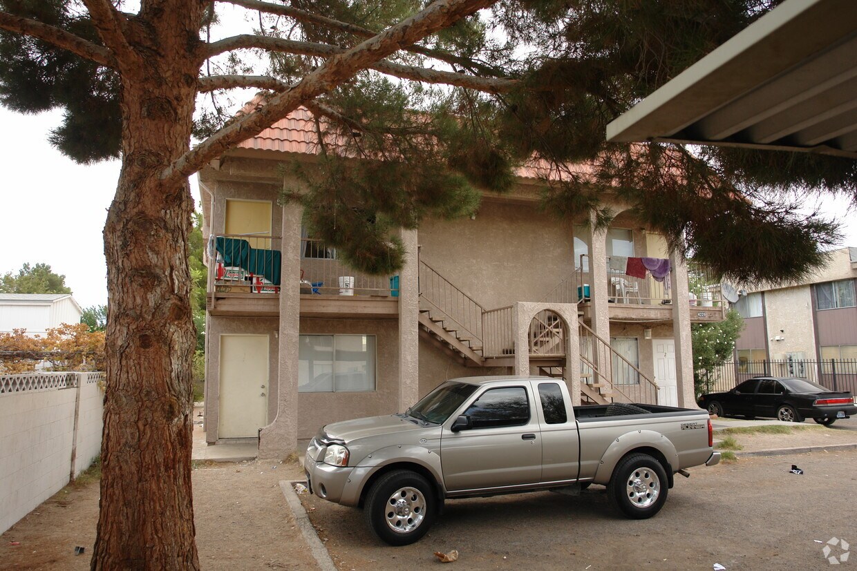 Building Photo - 4229 Stewart Ave