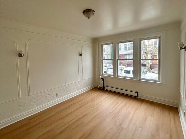 Building Photo - 374 Fulton Ave