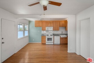 Building Photo - 2233 Laverna Ave